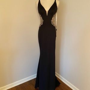 NWT Faviana Trumpet Style Gown, Sz 4